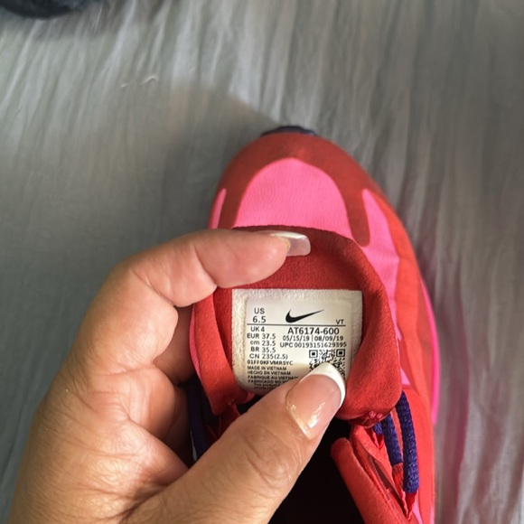 Nike Air 270 react size 6.5 - Picture 3 of 4
